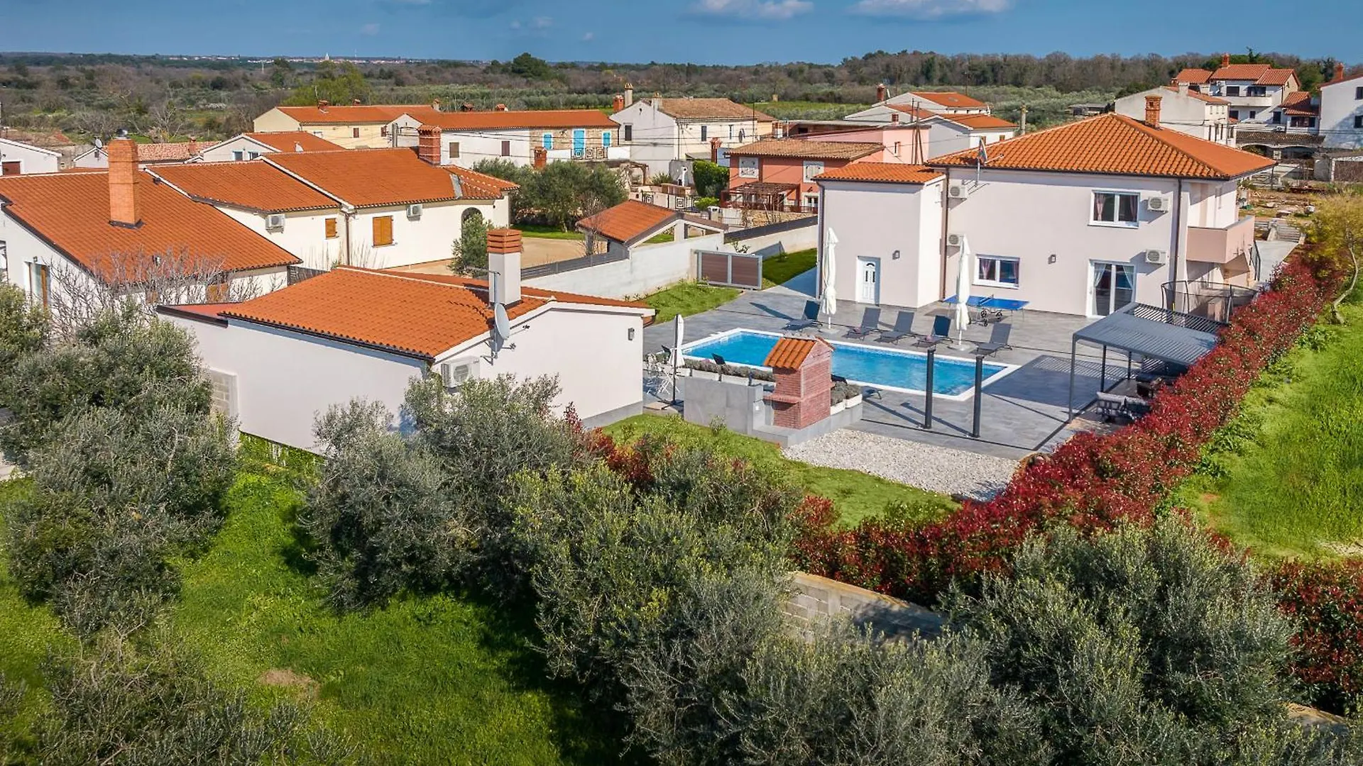 Villa Brand New 6 Bedroom Villa, Only 1500M From The Beach Valbandon