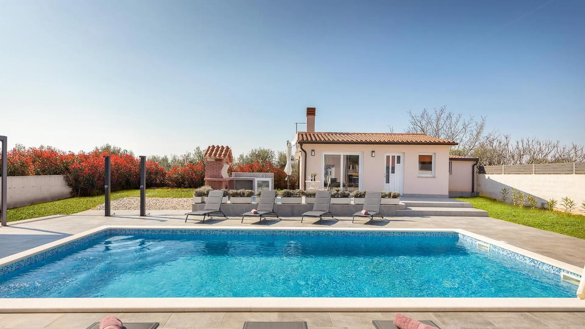 Brand New 6 Bedroom Villa, Only 1500M From The Beach Valbandon
