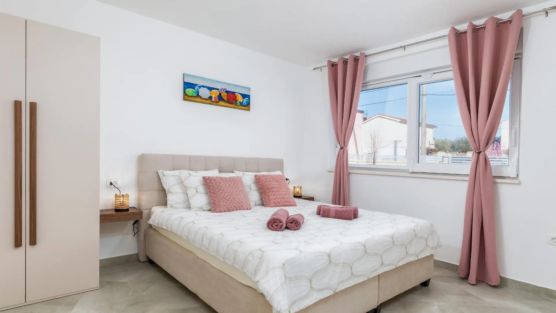 Brand New 6 Bedroom Villa, Only 1500M From The Beach Valbandon 0*,