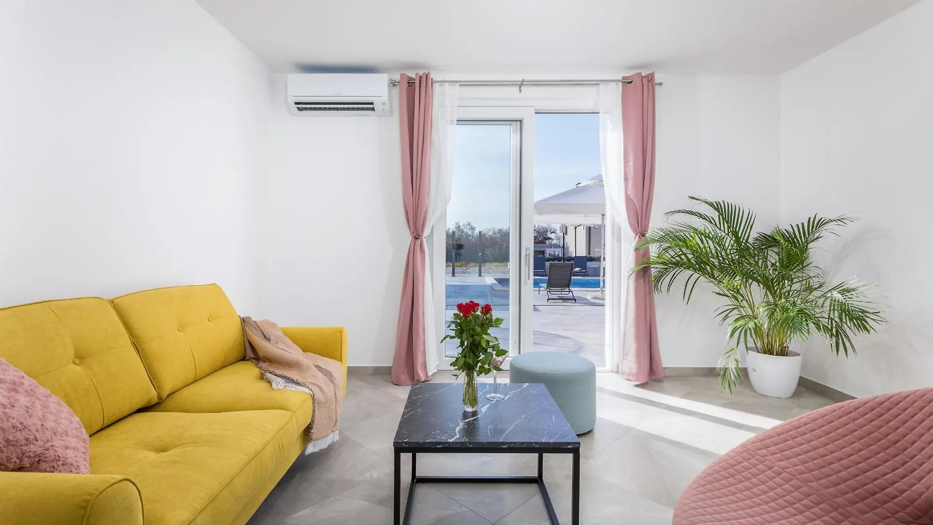 Brand New 6 Bedroom Villa, Only 1500M From The Beach Valbandon