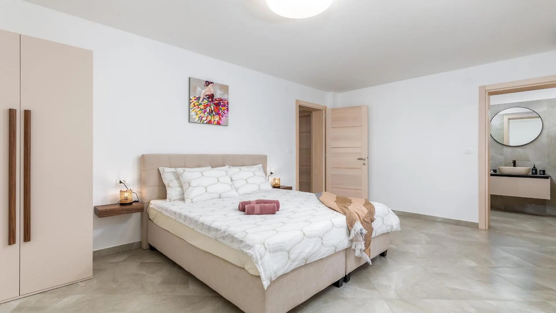 Brand New 6 Bedroom Villa, Only 1500M From The Beach Valbandon