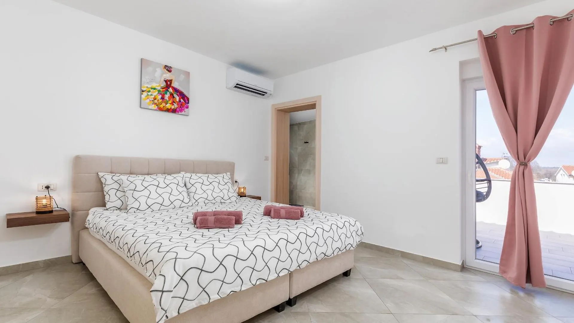Brand New 6 Bedroom Villa, Only 1500M From The Beach Valbandon Villa