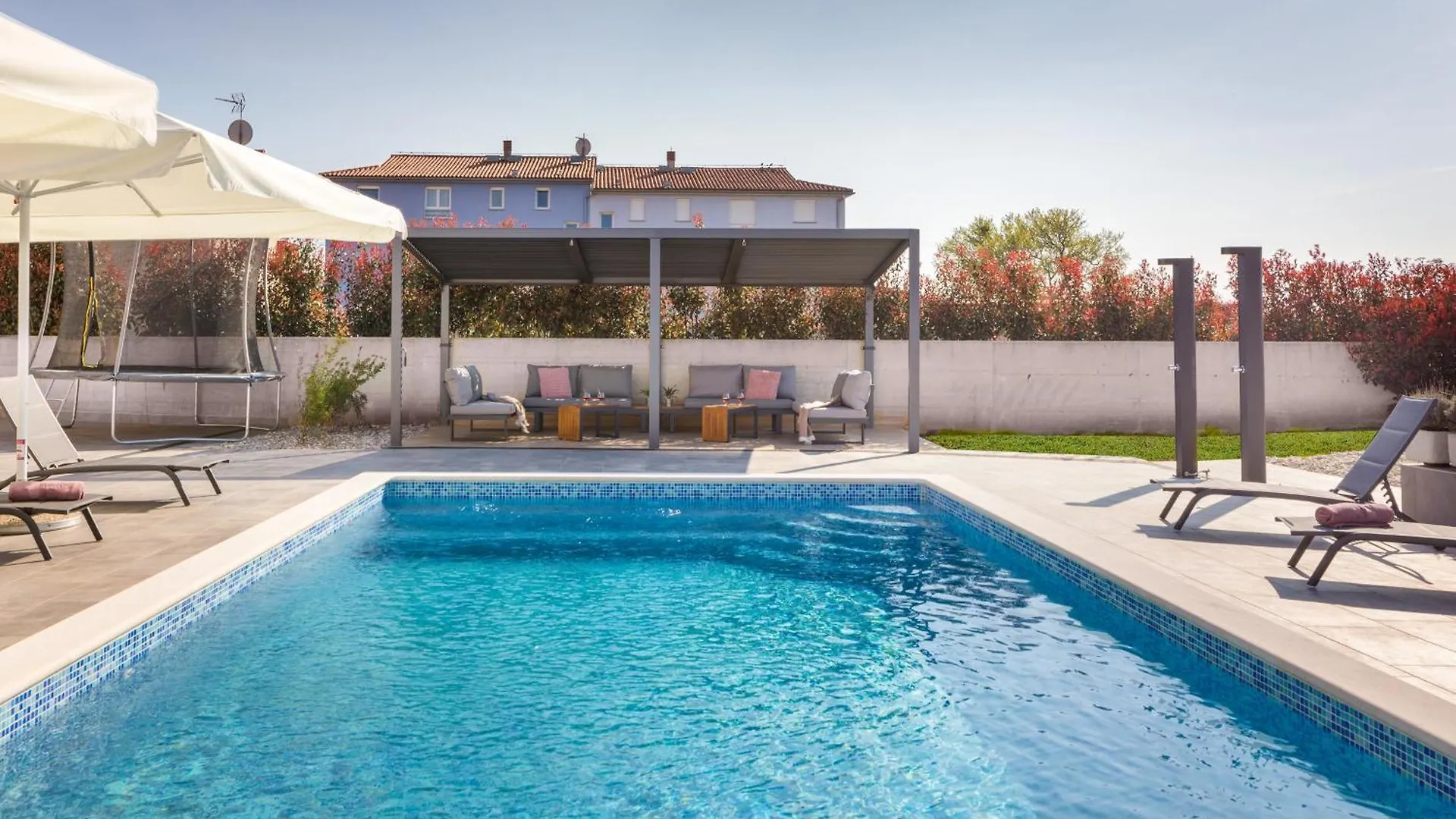 Brand New 6 Bedroom Villa, Only 1500M From The Beach Valbandon Croatia