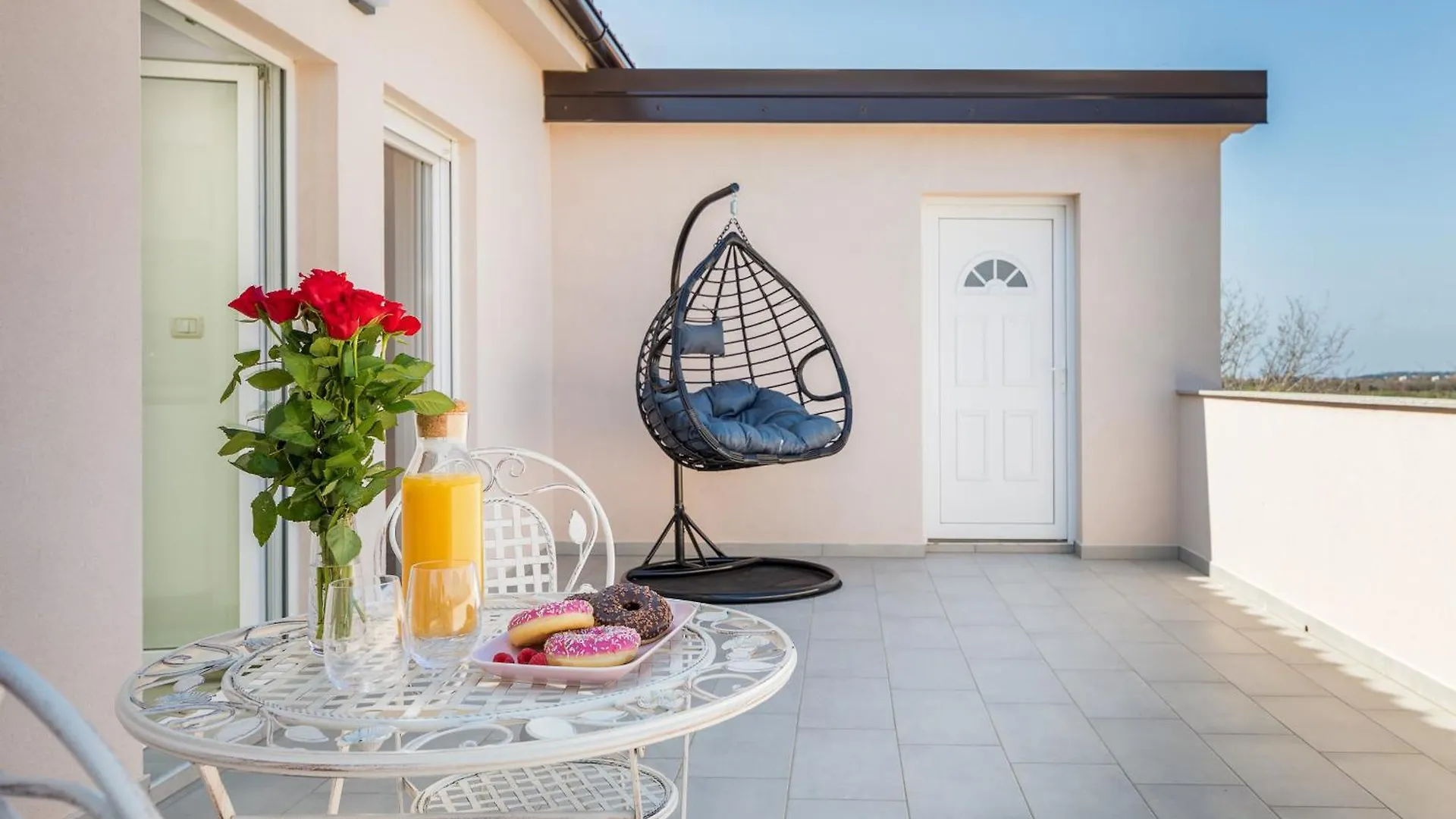Brand New 6 Bedroom Villa, Only 1500M From The Beach Valbandon 0*,