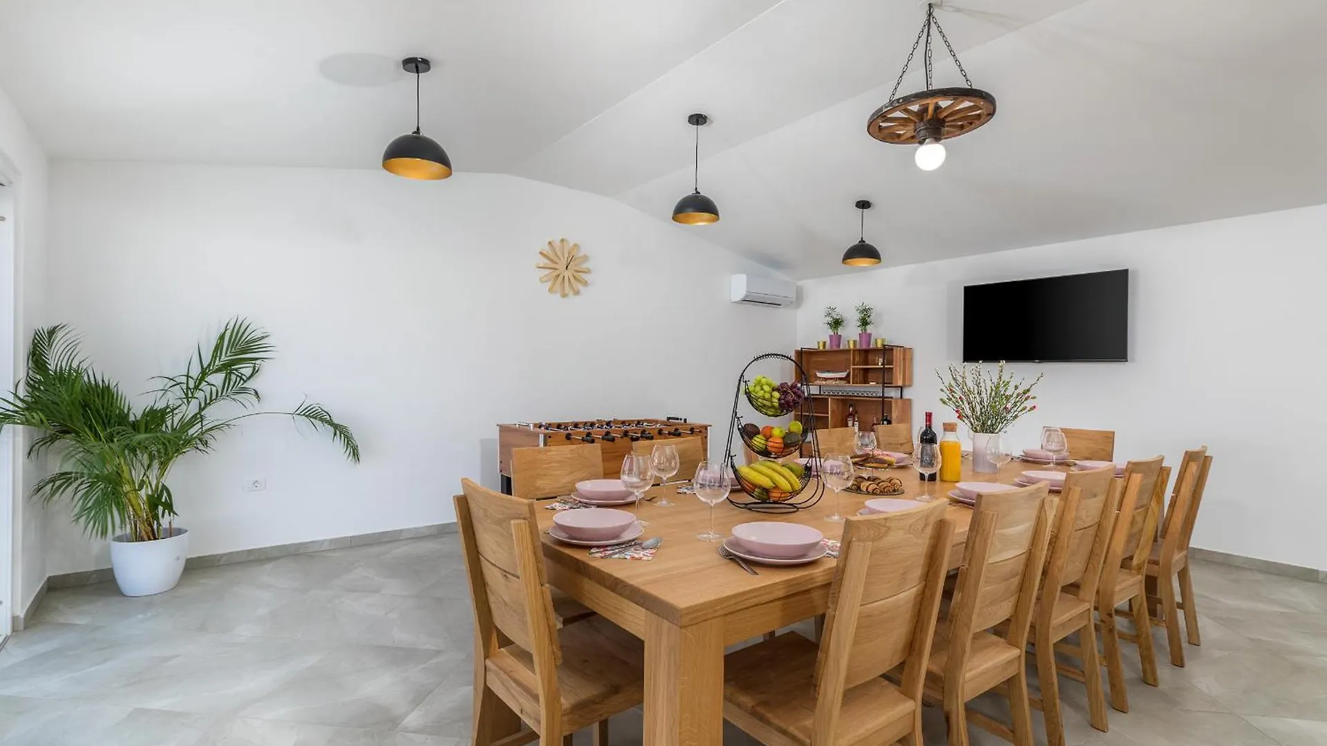 Villa Brand New 6 Bedroom Villa, Only 1500M From The Beach Valbandon Croatia