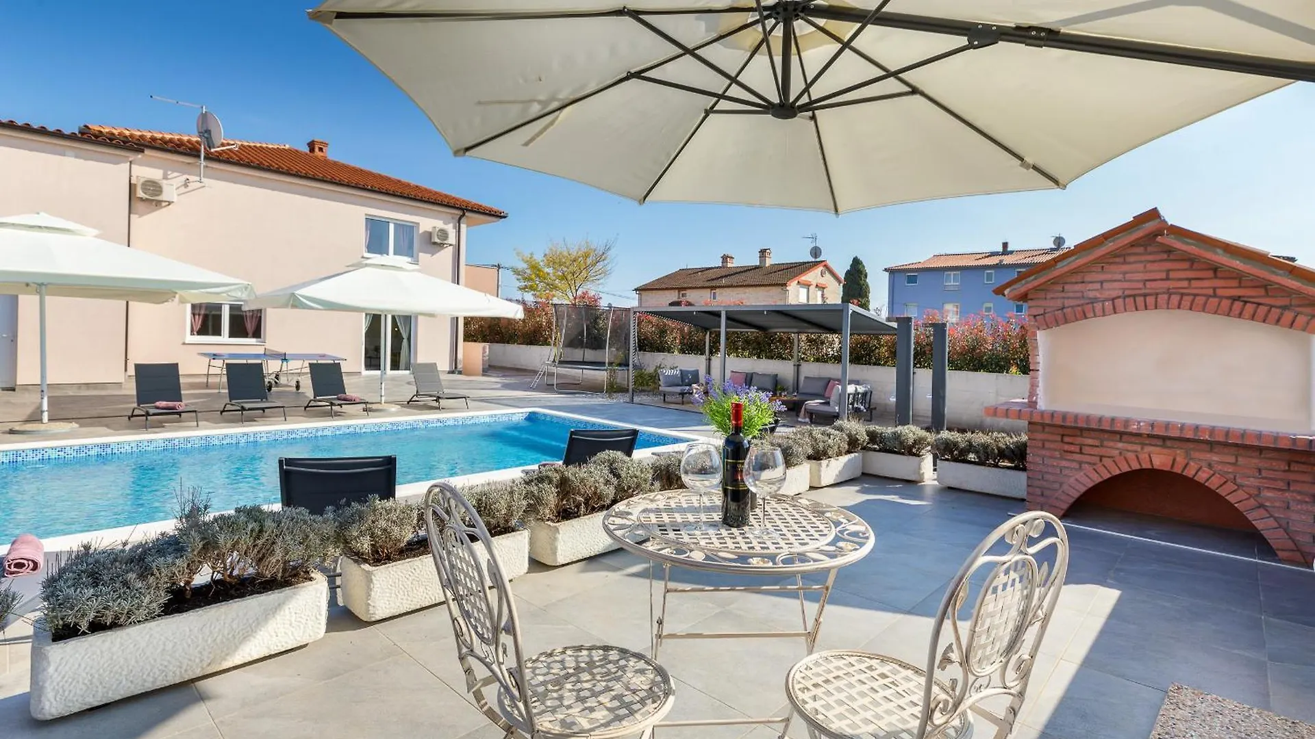 Brand New 6 Bedroom Villa, Only 1500M From The Beach Valbandon