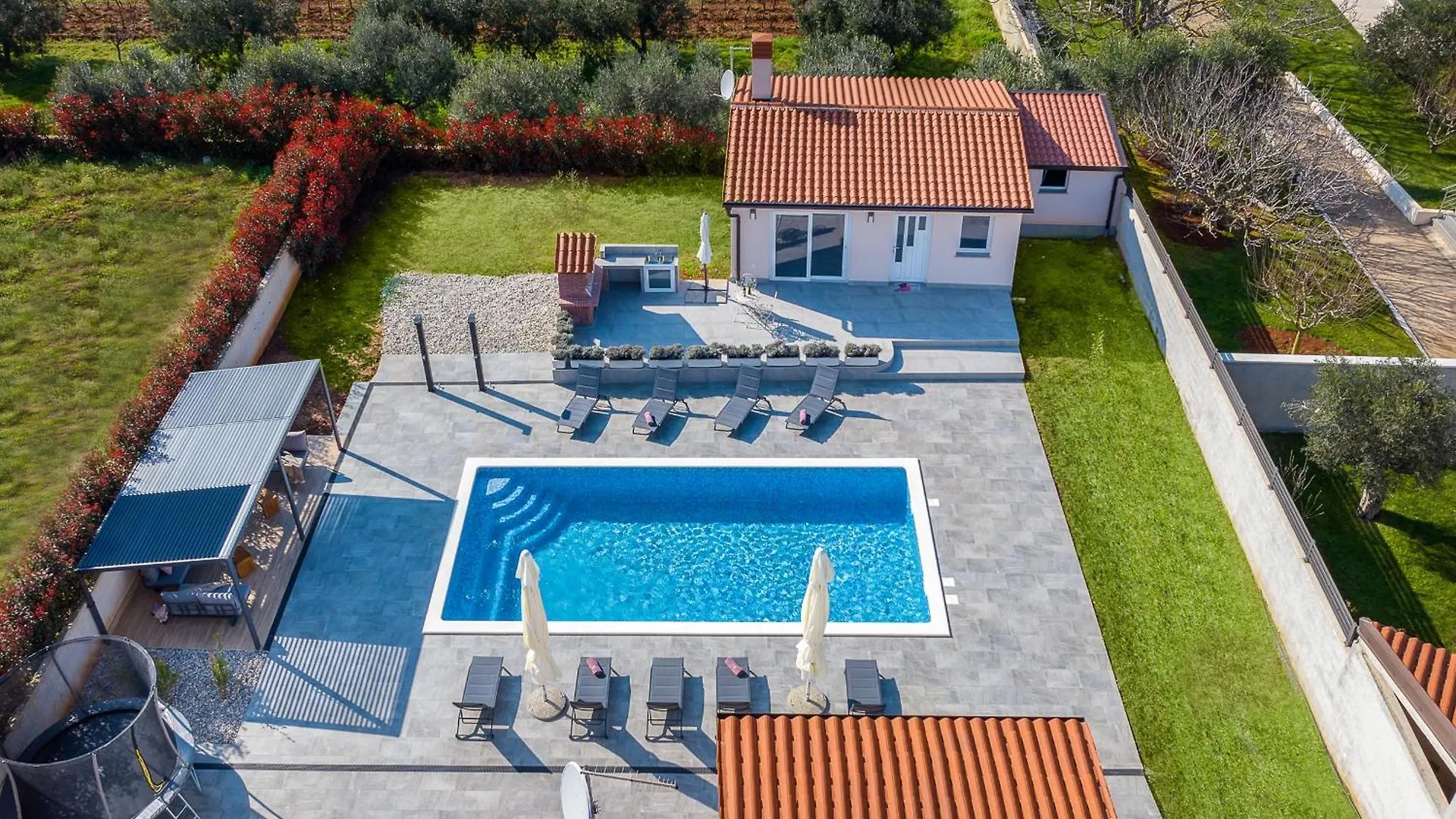 Brand New 6 Bedroom Villa, Only 1500M From The Beach Valbandon Croatia